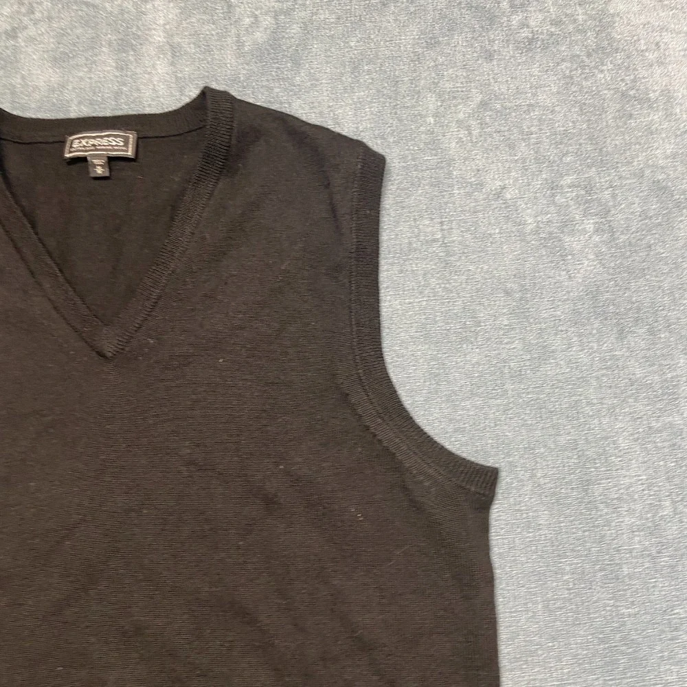 Express Extra Fine Merino Wool Sweater Vest Mens Medium Black V Neck Ribbed Hem